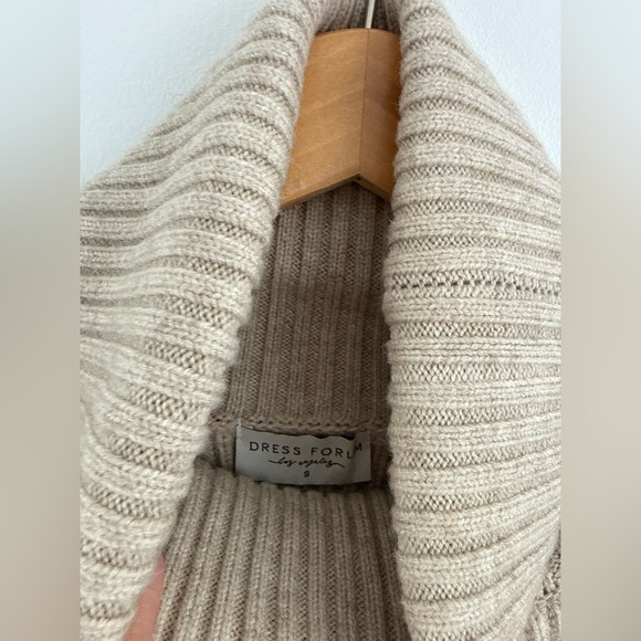 DRESS FORUM Ribbed Cream Turtleneck Sweater SIZE S - Picture 7 of 13